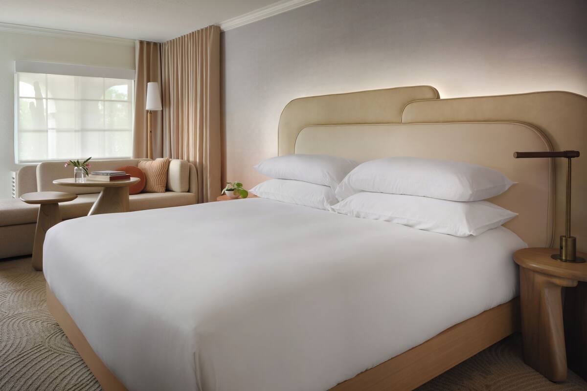 Habitación, 1 cama de matrimonio grande, vistas al patio | Sábanas italianas Frette y ropa de cama de alta calidad