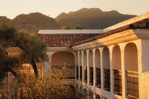 Exterior - Kimpton Miralina Resort & Villas by IHG (Paradise Valley)