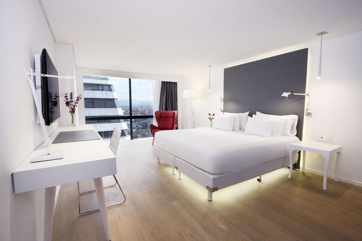 Premium bedding, minibar, in-room safe, desk