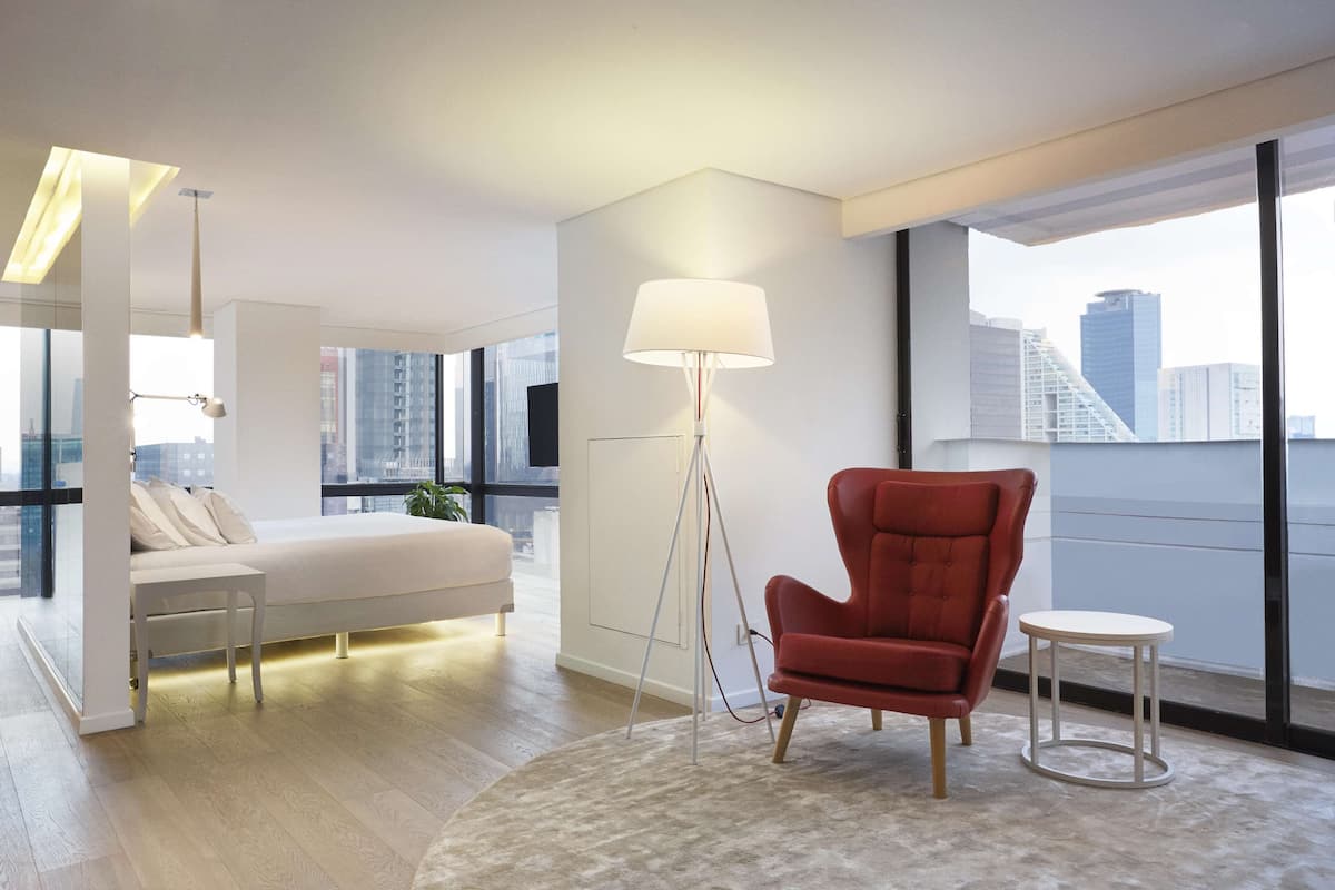 Premium bedding, minibar, in-room safe, desk