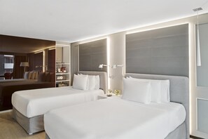 尊榮客房 (2 Double Beds) | 1 間臥室、高級寢具、迷你吧、客房內保險箱