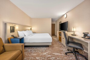 Quarto, 1 cama King e sofá-cama, para não fumantes (Upgrade) | Roupas de cama premium, escrivaninha, cortinas blackout
