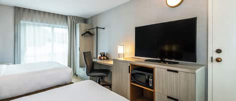 Rom, 2 queensize-senger, ikke-røyk | Sengetøy av topp kvalitet, skrivebord og blendingsgardiner