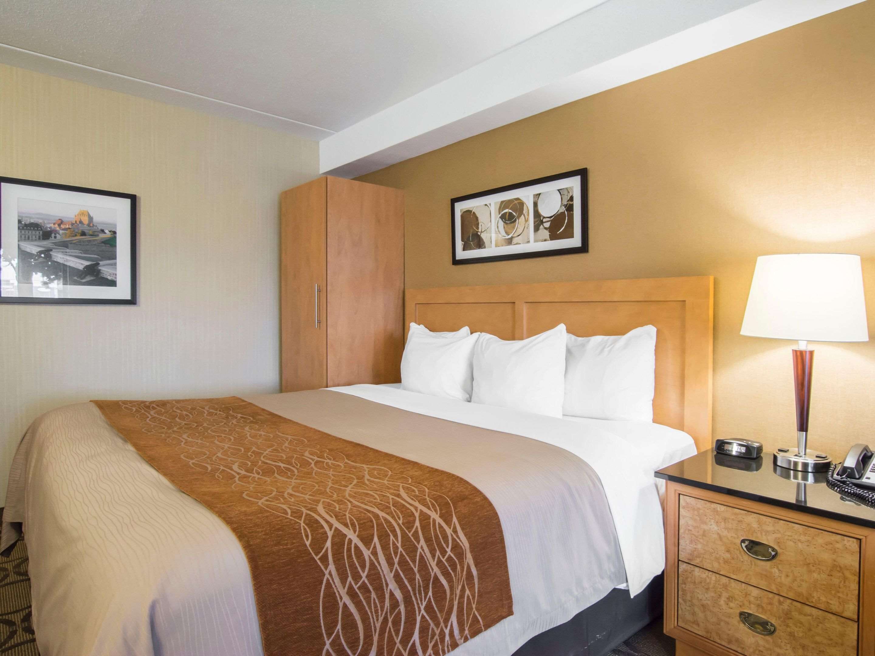 Rom – deluxe, 1 kingsize-seng med sovesofa, kjøleskap og mikrobølgeovn, 1. etasje | Sengetøy av topp kvalitet, skrivebord og blendingsgardiner