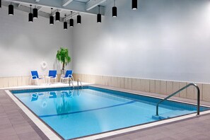 Una piscina cubierta