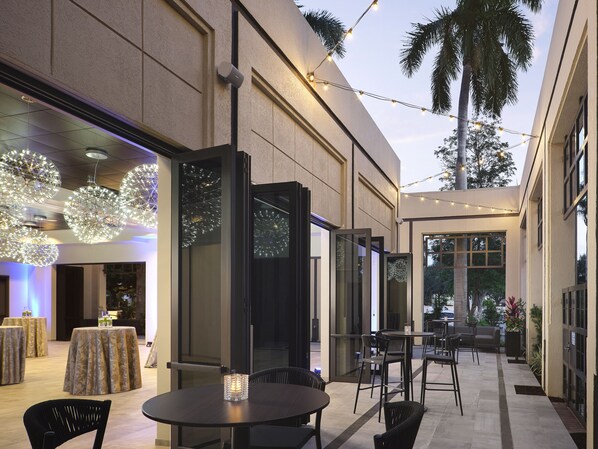Outdoor banquet area - Boca Raton Marriott at Boca Center (Boca Raton)