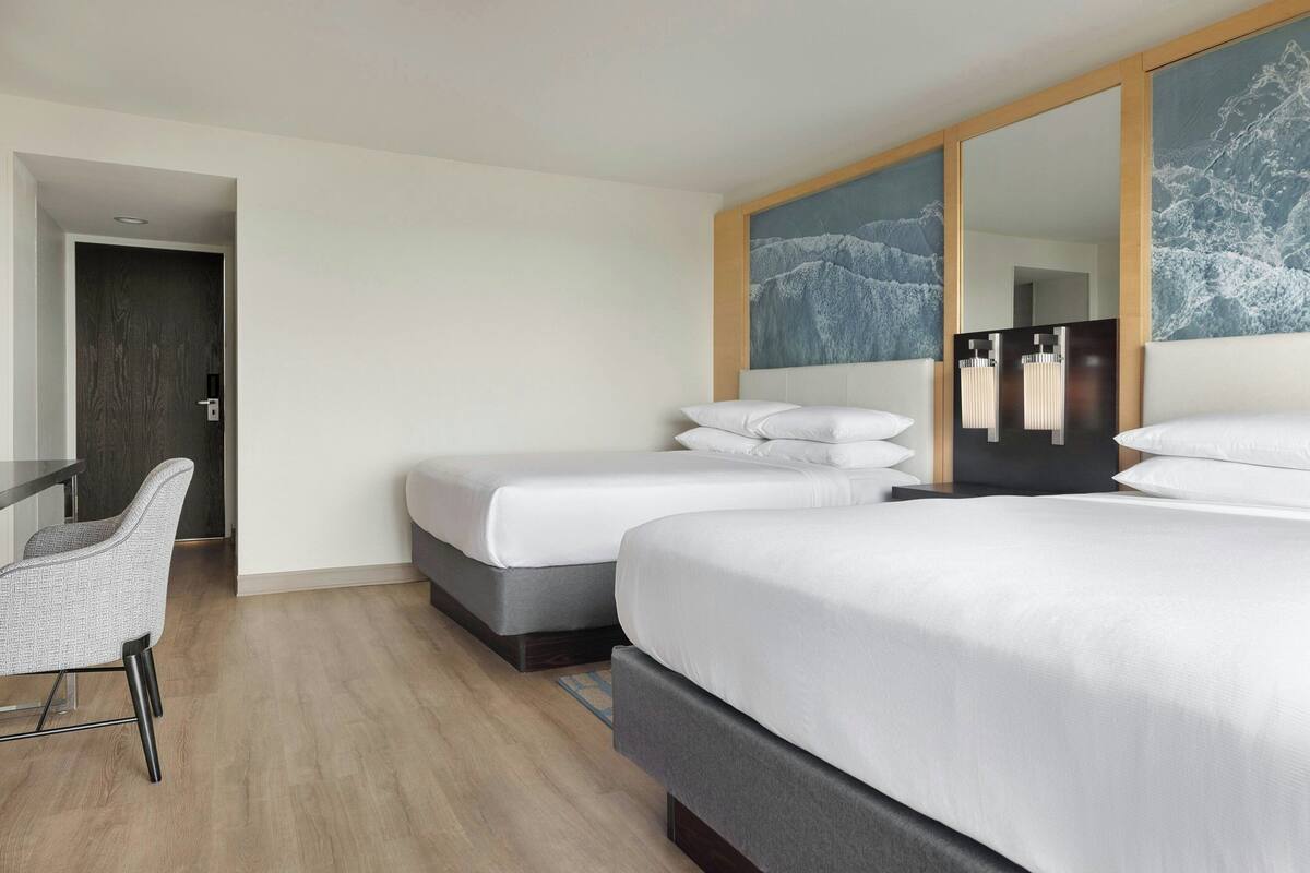 Premium bedding, in-room safe, desk, blackout drapes