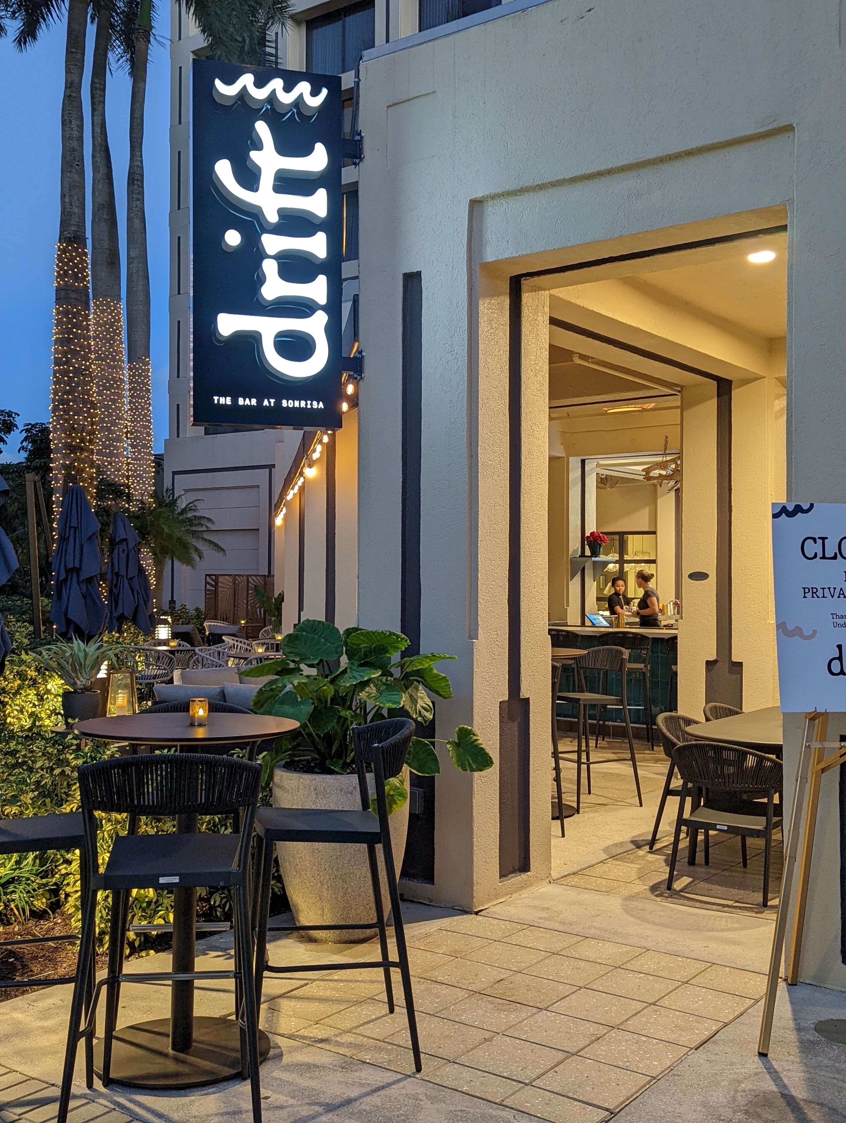 breakfast, lunch, dinner served; american cuisine