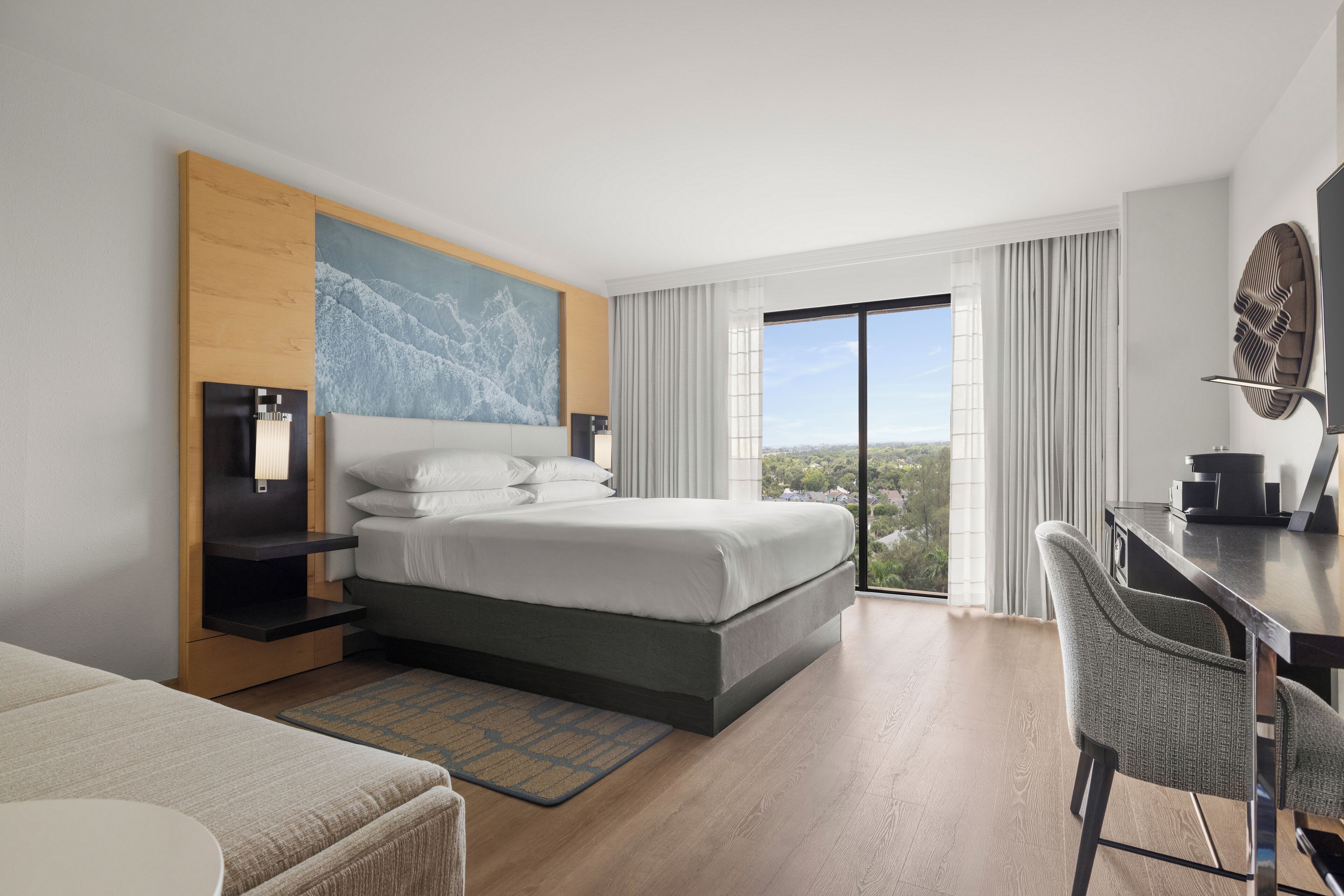 Premium bedding, in-room safe, desk, blackout drapes