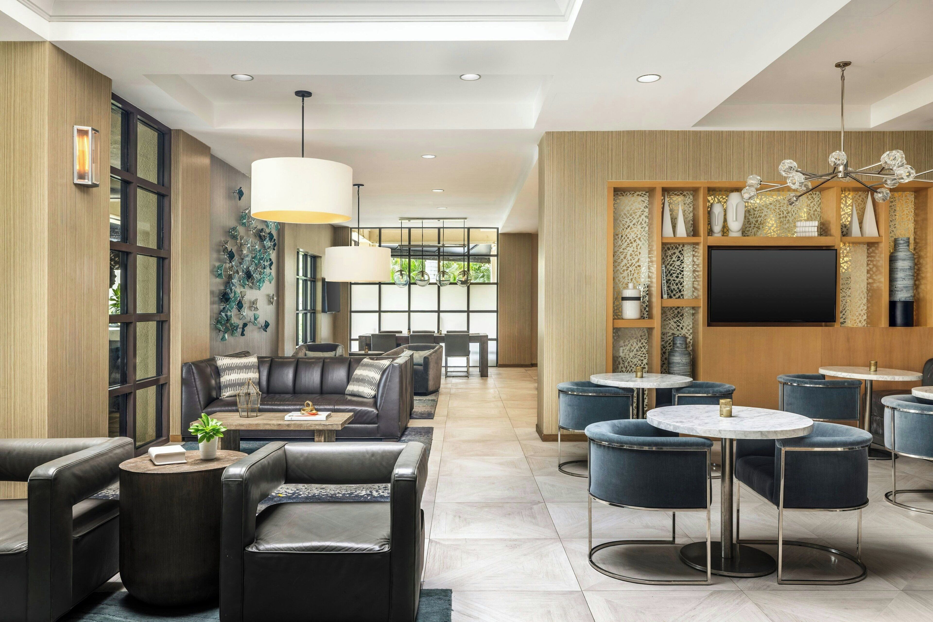 Club Room, 1 King Bed with Sofa bed (Skyline View, Top floor) | Lounge