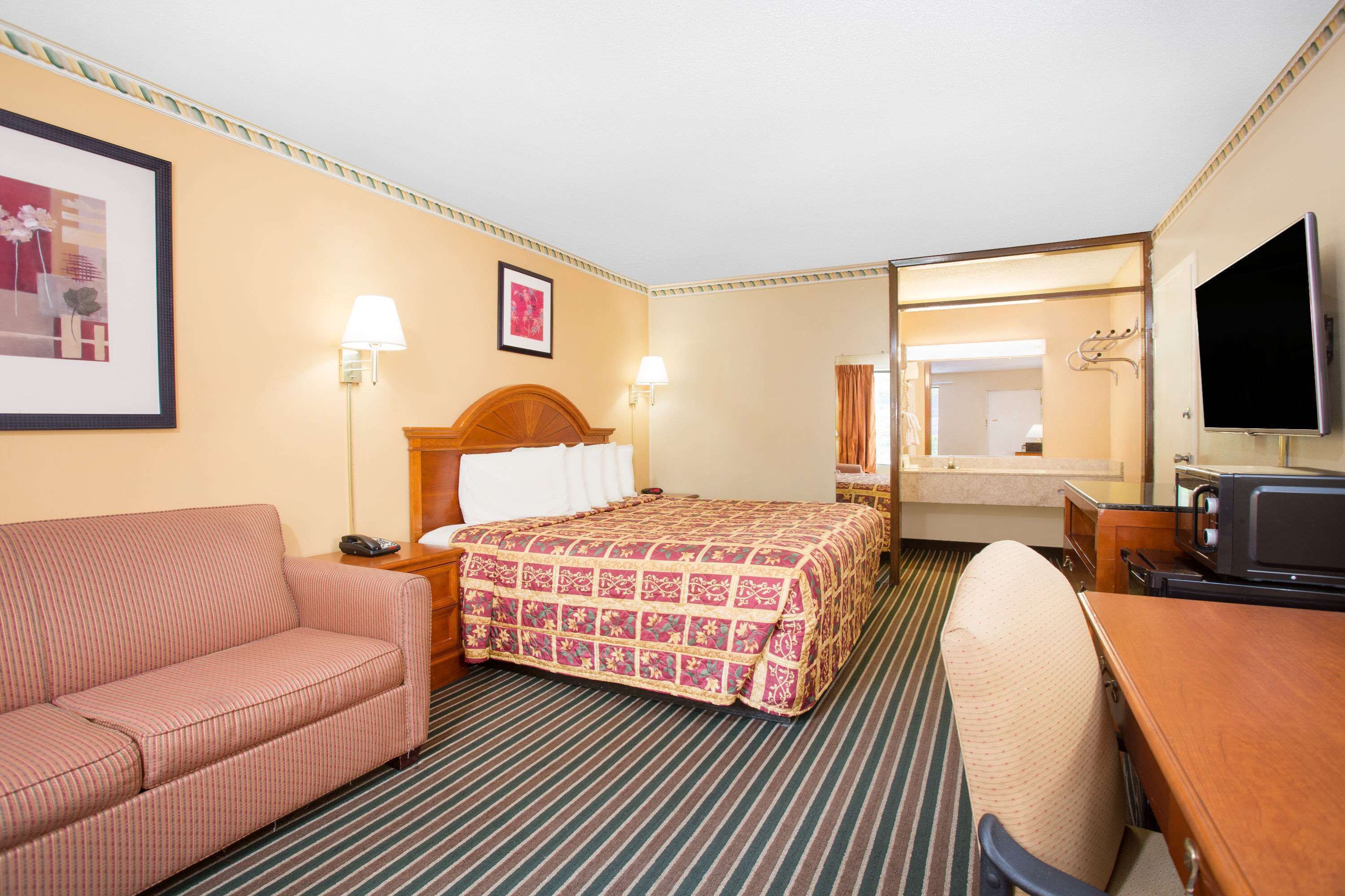 書桌、遮光布/窗簾、免費無線上網、床單