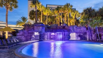 2 outdoor pools, sun loungers