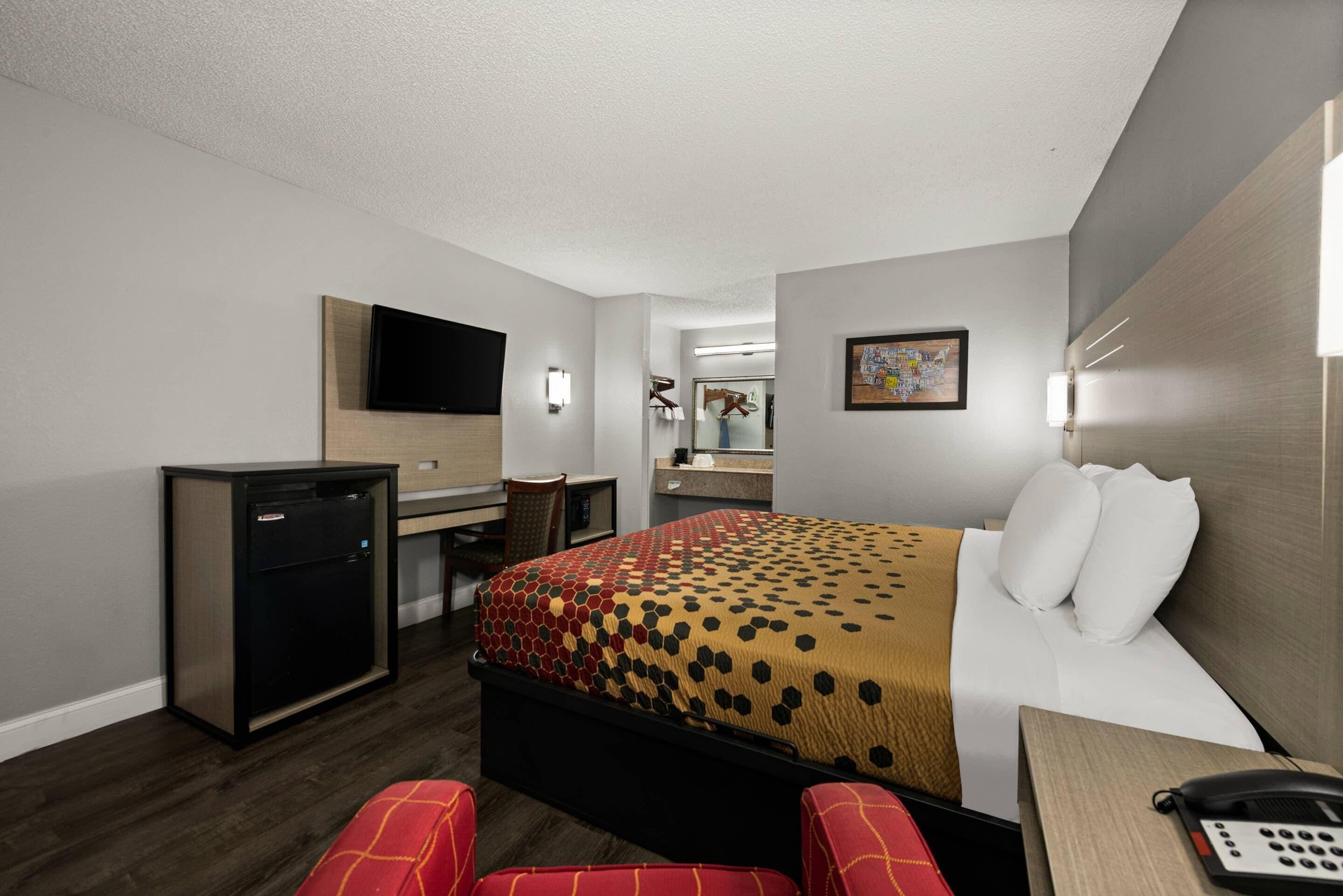 标准房, 1 张特大床, 无烟房 | 办公桌、笔记本电脑工作区、遮光窗帘、熨斗/熨衣板