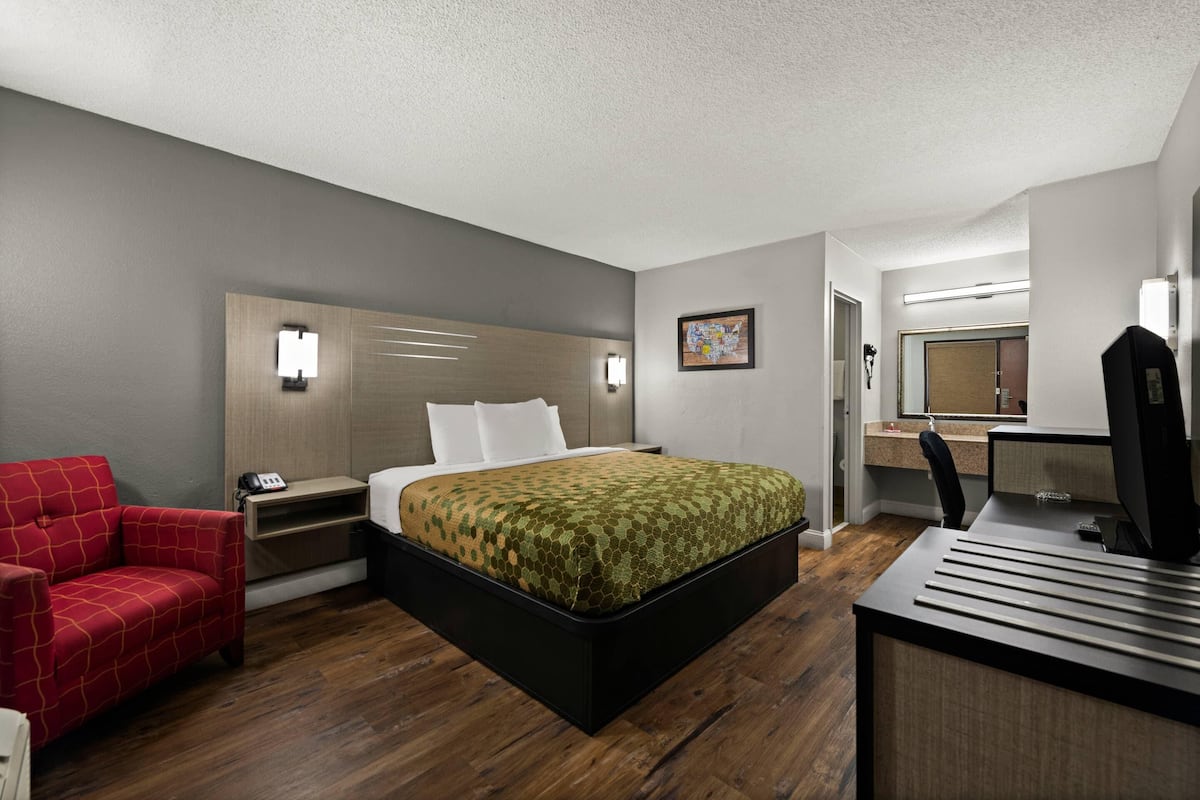 Standard Room, 1 King Bed, Smoking | Desk, laptop workspace, blackout drapes, iron/ironing board