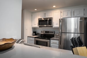 Appart'hôtel, 1 chambre, cuisine, vue vallée | Cuisine privée | Grand réfrigérateur, micro-ondes