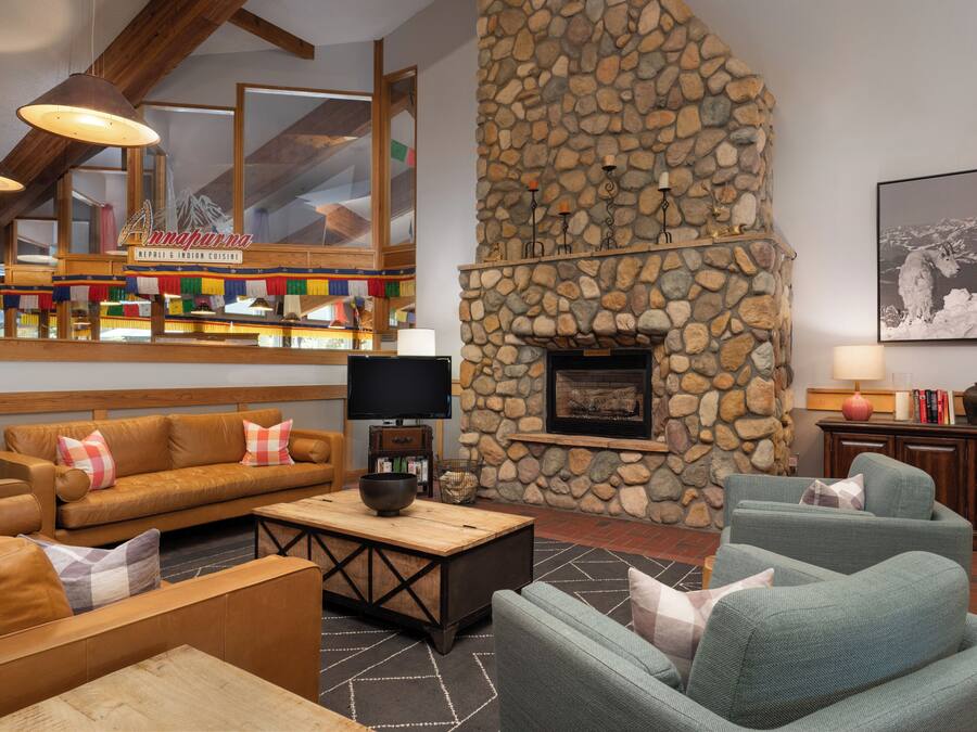 Lobby-lounge