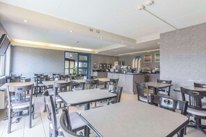 包含每日外带式早餐