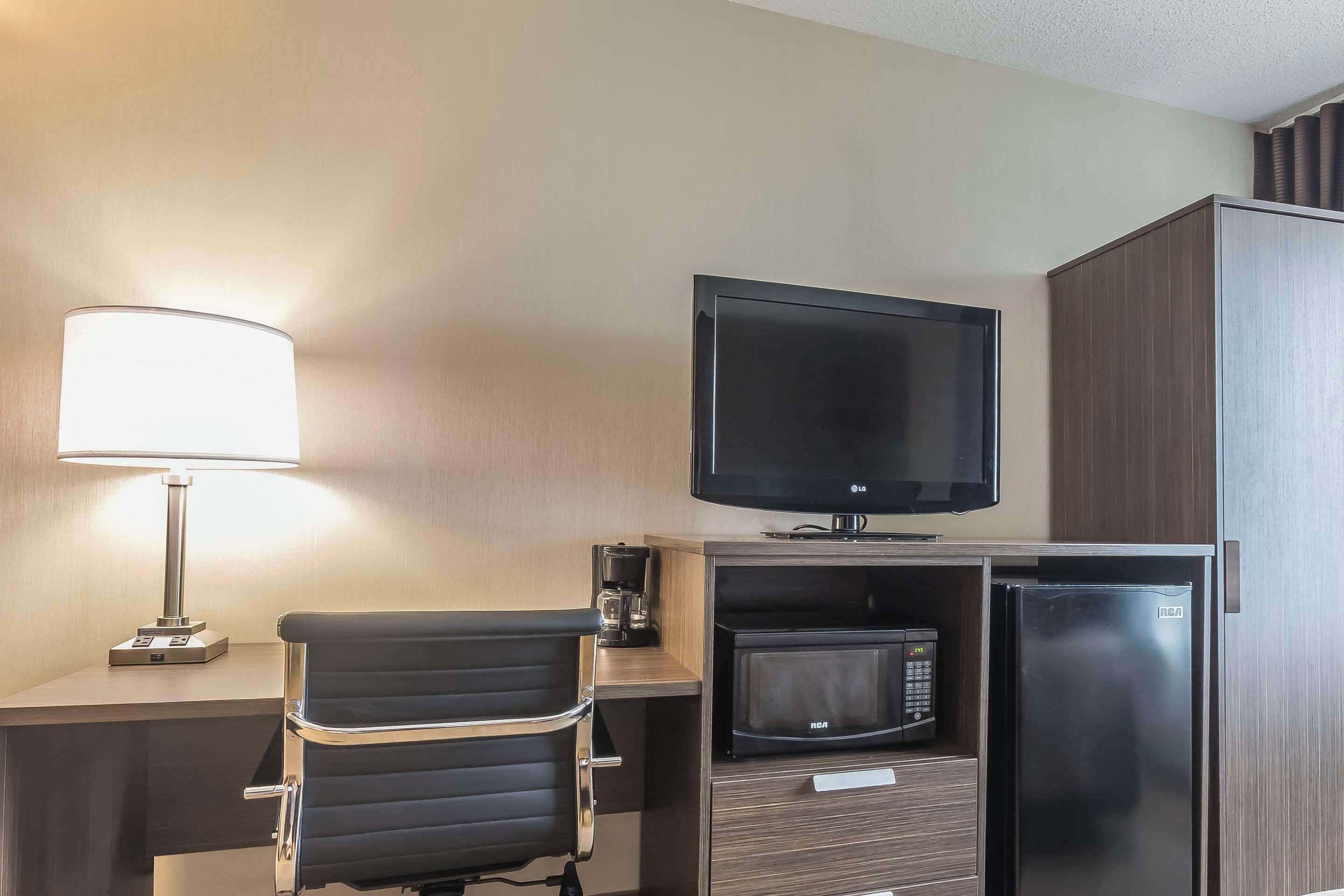 premium bedding, pillow-top beds, desk, blackout curtains