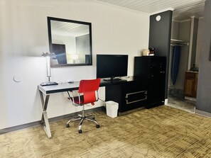 40-inch LED TV with cable channels, TV - Alamo Inn & Suites (Gillette)