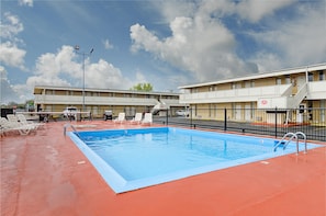 Sæsonbestemt udendørs pool