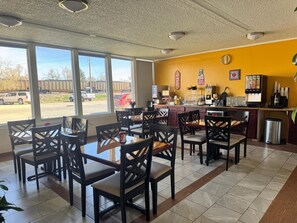 Free daily continental breakfast - Alamo Inn & Suites (Gillette)