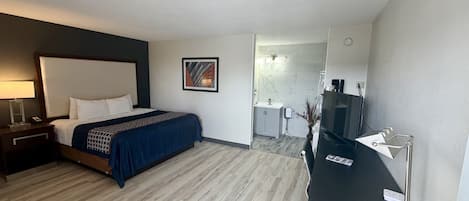 Deluxe-sviitti, 1 suuri parisänky, tupakointi kielletty, poreamme | Yksilöllisesti kalustettu, työpöytä, pimennysverhot, silitysrauta/-lauta