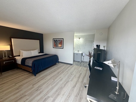 Deluxe Suite, 1 King Bed, Non Smoking, Hot Tub. Alamo Inn & Suites