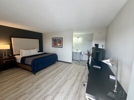 Suíte luxo, 1 cama King, para não fumantes, banheira de imersão | Individualmente mobiliados, escrivaninha, cortinas blackout