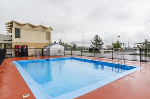 Piscine extérieure en saison