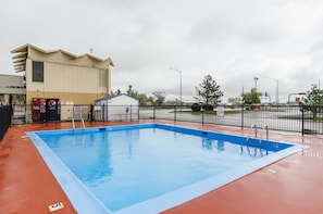 Piscine extérieure (ouverte en saison)