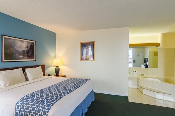 Individuell eingerichtet, Schreibtisch, Verdunkelungsvorhänge