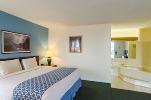 Mobiliario individual, escritorio, cortinas opacas