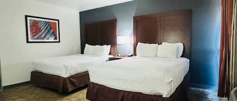 Individualmente mobiliados, escrivaninha, cortinas blackout