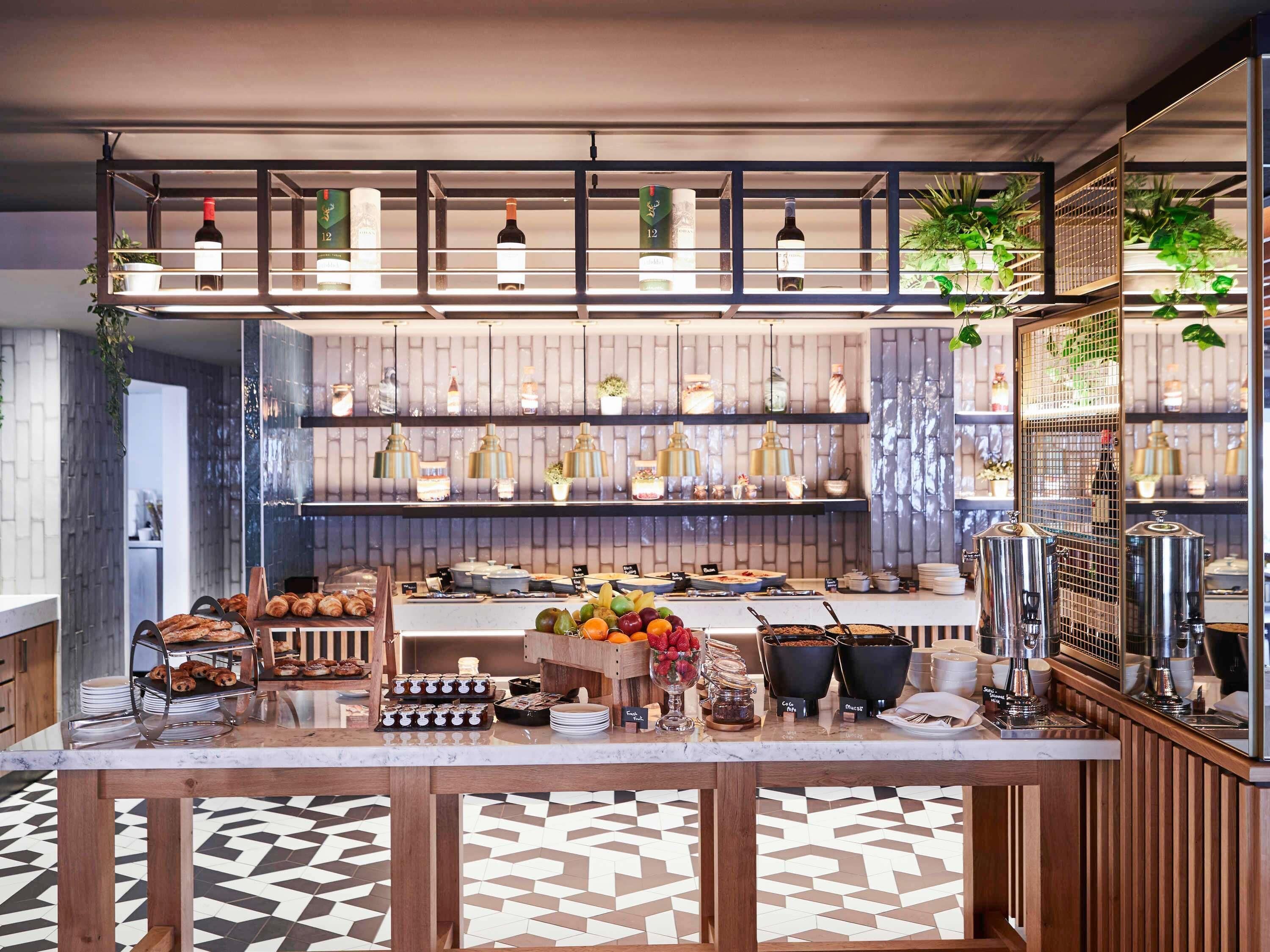 Komplett frokost hver dag (GBP 18.95 per person)