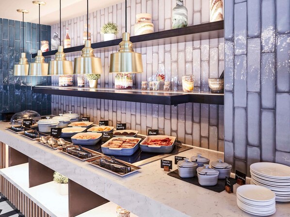 Se ofrece un desayuno completo (18.95 GBP por persona)