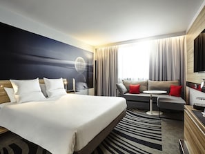 Camera familiare, 1 letto queen con divano letto | Biancheria da letto ipoallergenica, minibar, cassaforte in camera
