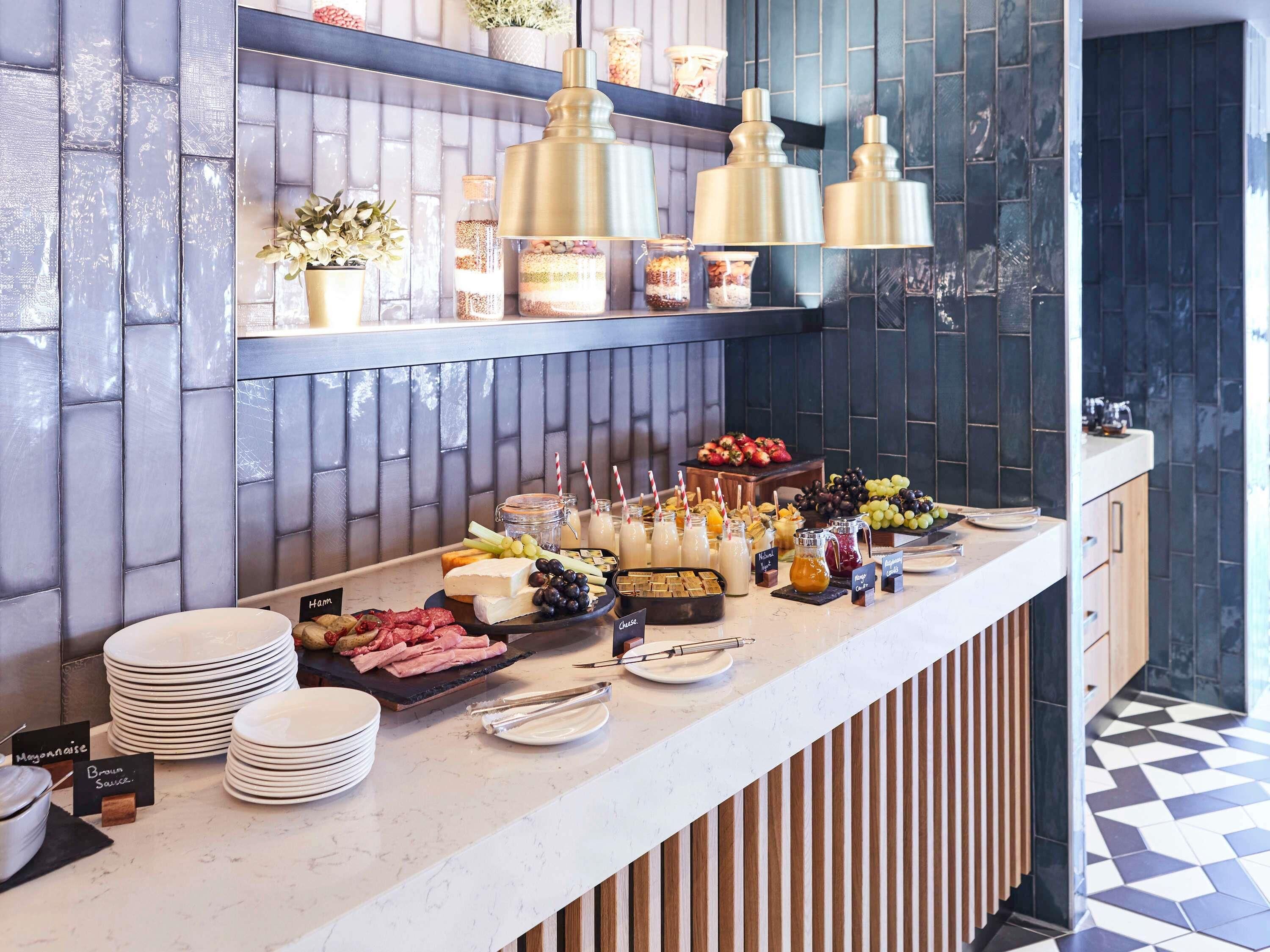 Daily full breakfast (GBP 18.95 per person)