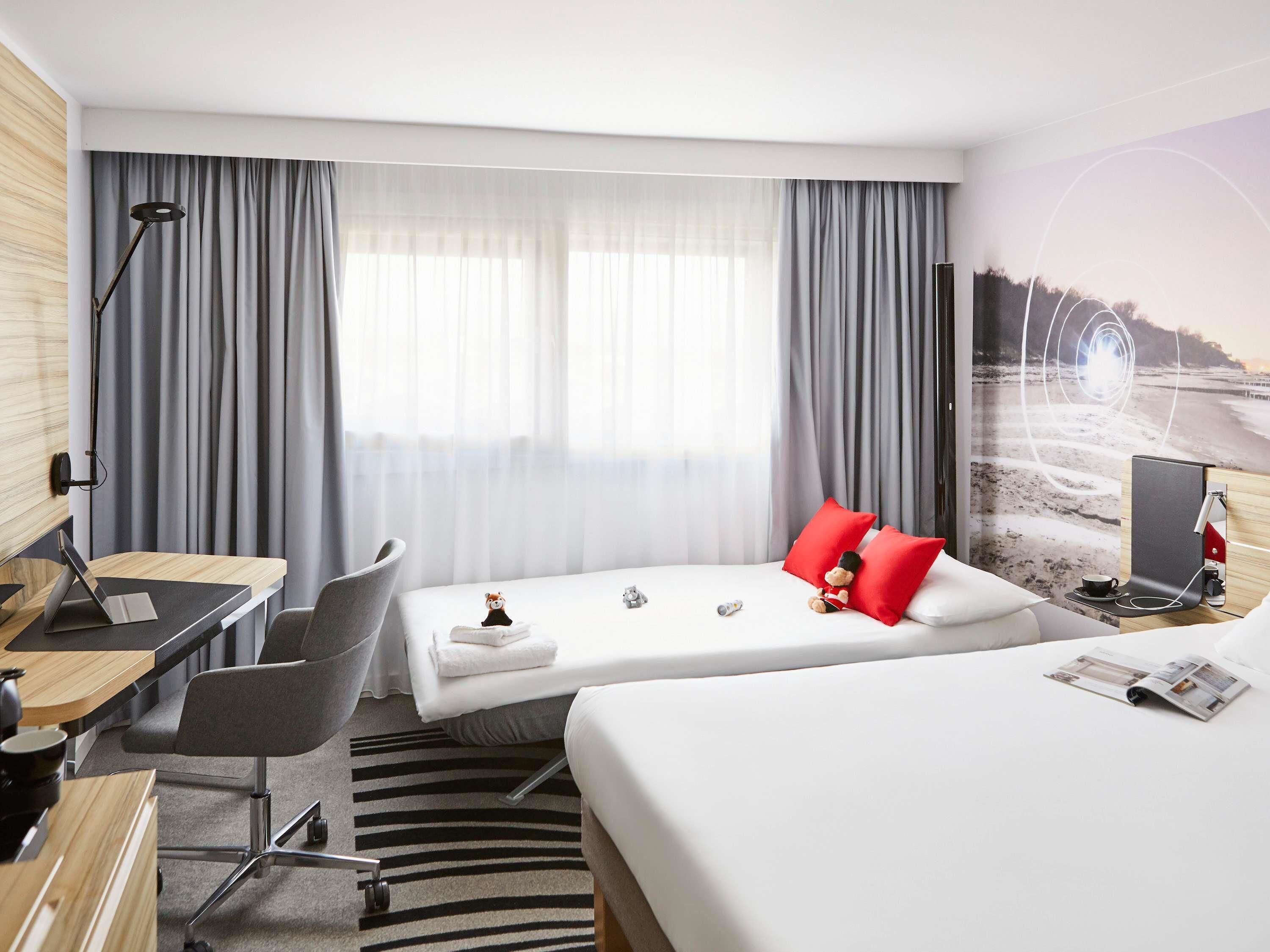 Hypo-allergenic bedding, minibar, in-room safe, desk