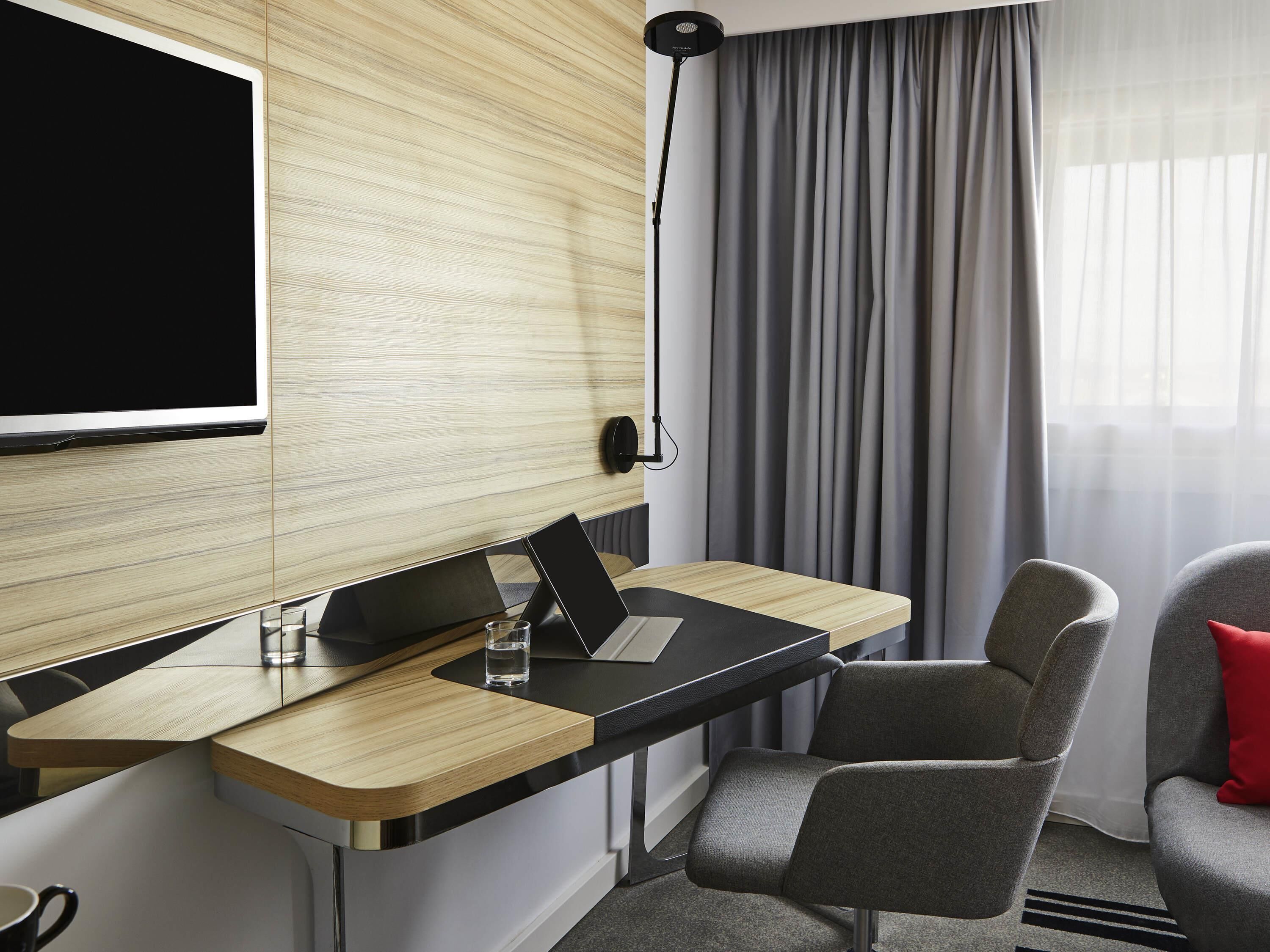 Hypo-allergenic bedding, minibar, in-room safe, desk