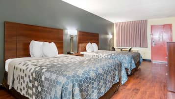 Bàn ủi/dụng cụ ủi quần áo, giường gấp/giường phụ (phụ phí)