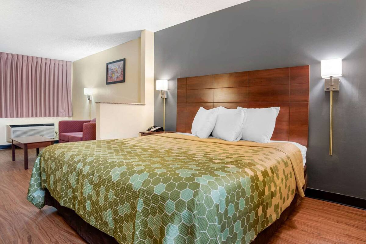 Iron/ironing board, rollaway beds (surcharge), WiFi (free), bed sheets