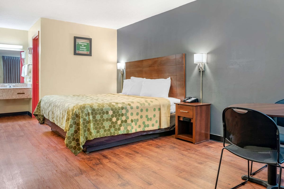 Iron/ironing board, rollaway beds, free WiFi, bed sheets