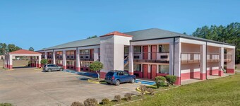 Econo Lodge Inn And Suites