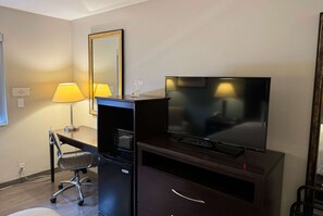Premium bedding, in-room safe, desk, laptop workspace