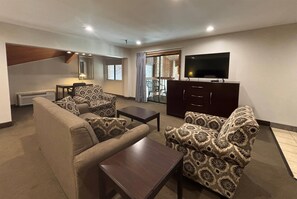Studio Suite, 1 King Bed, Non Smoking | Premium bedding, in-room safe, desk, laptop workspace