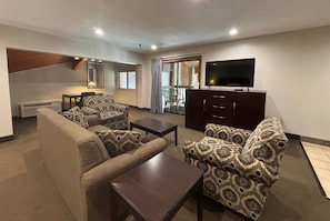 Studio Suite, 1 King Bed, Non Smoking | Premium bedding, in-room safe, desk, laptop workspace