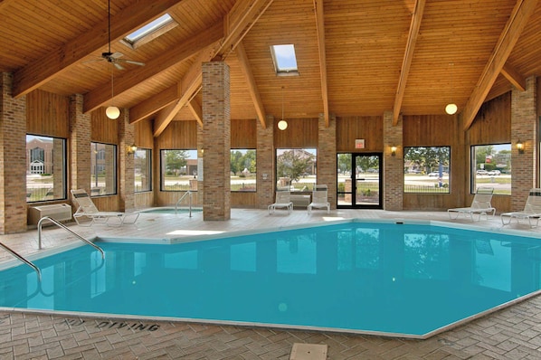 Indoor pool - Baymont by Wyndham Tuscola (Tuscola)