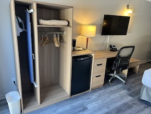 Chambre Standard, 1 grand lit avec un canapé-lit, Deuxième Étage | Bureau, rideaux occultants, chambres insonorisées