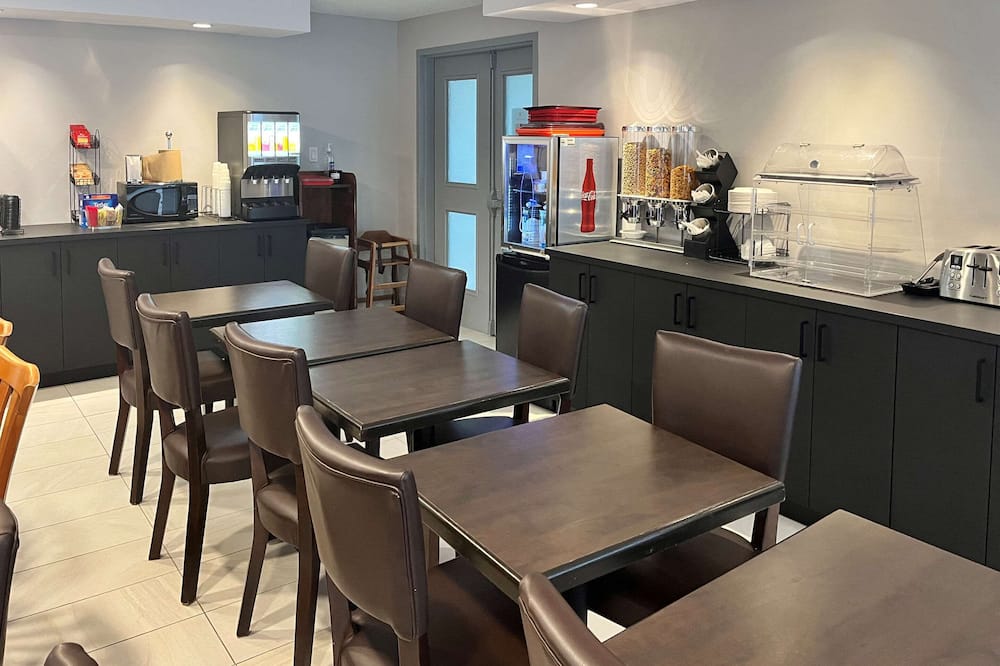 Econo Lodge Airport
