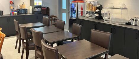 Déjeuner continental gratuit tous les jours